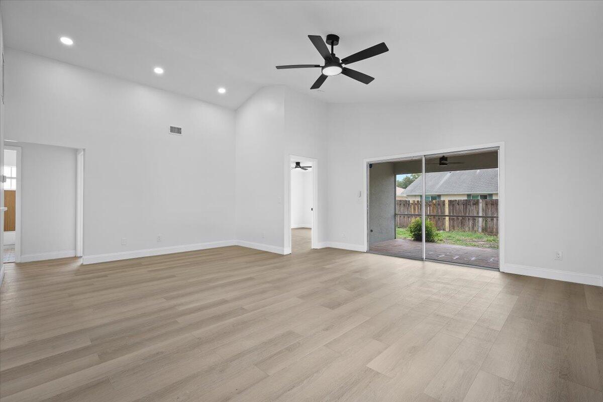 122 Wandering Trail Jupiter, FL 33458 - Photo 6 of 20 08-LUX_2411