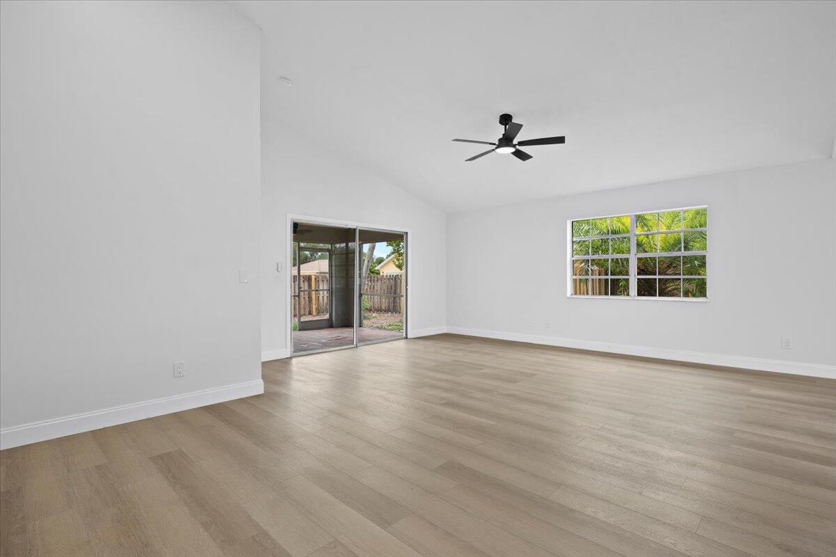 122 Wandering Trail Jupiter, FL 33458 - Photo 9 of 20 11-LUX_2436