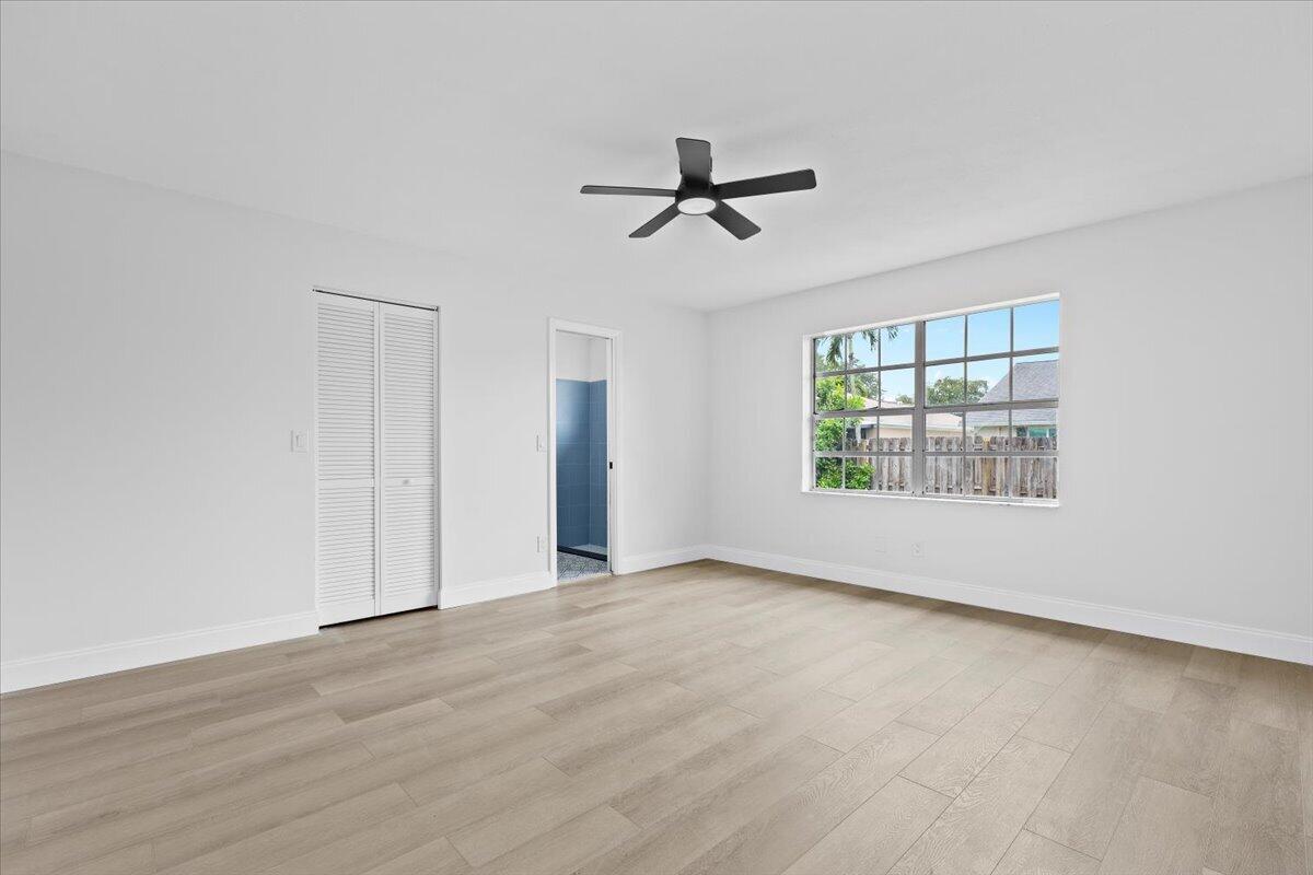 122 Wandering Trail Jupiter, FL 33458 - Photo 10 of 20 14-LUX_2451