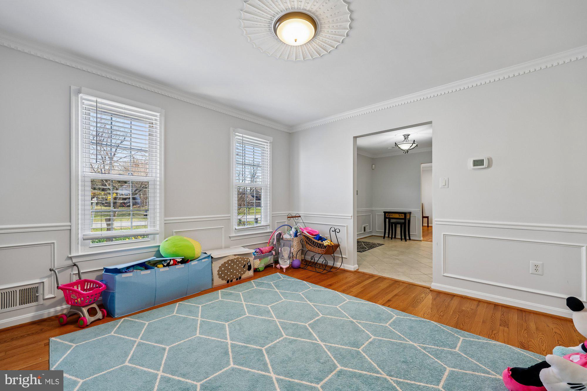 18 Kaywood Court Silver Spring, MD 20905 - Photo 17 of 71 a living room with furniture and a flat screen tv
