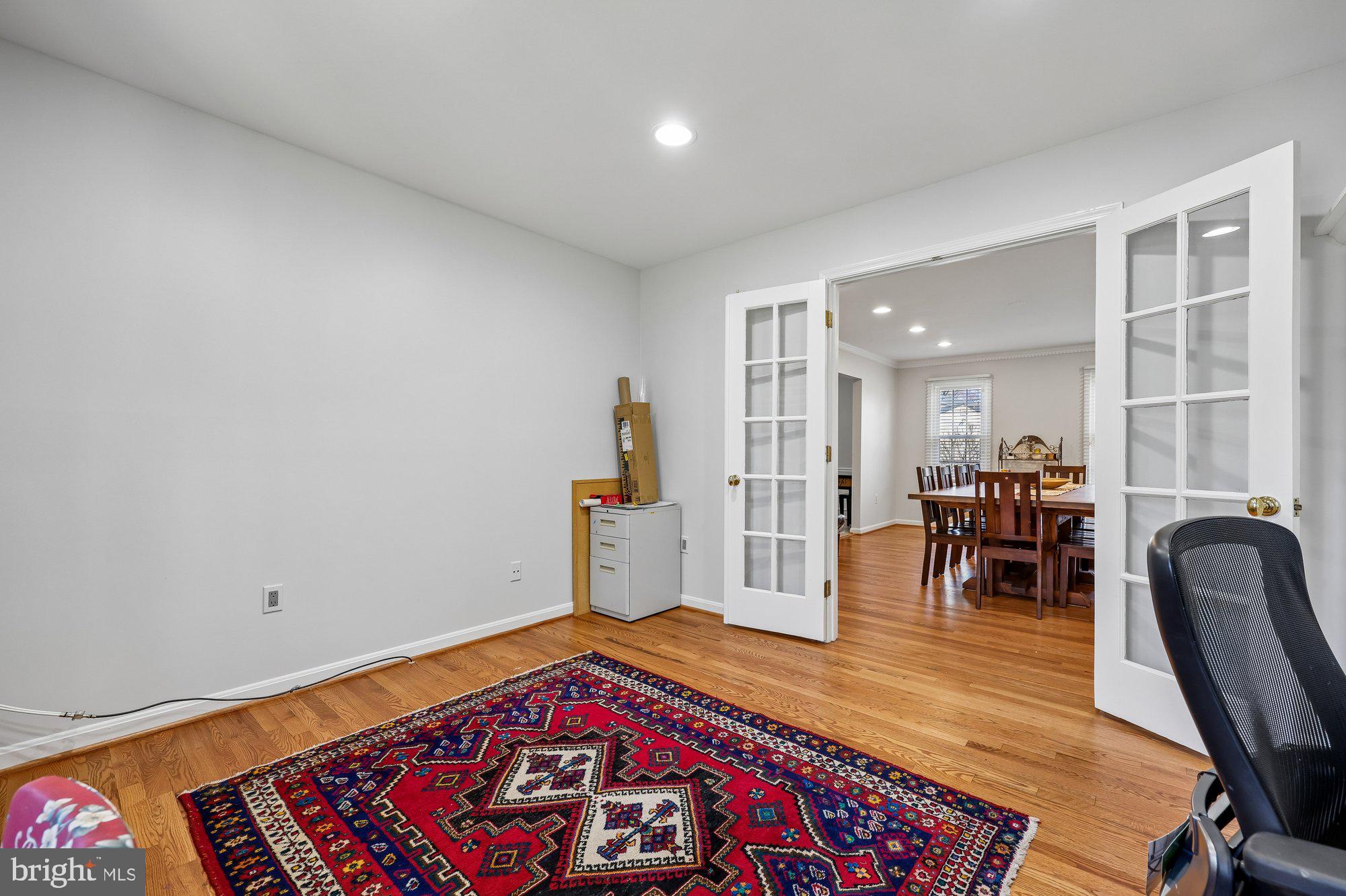 18 Kaywood Court Silver Spring, MD 20905 - Photo 19 of 71 a living room with furniture rug and dining table