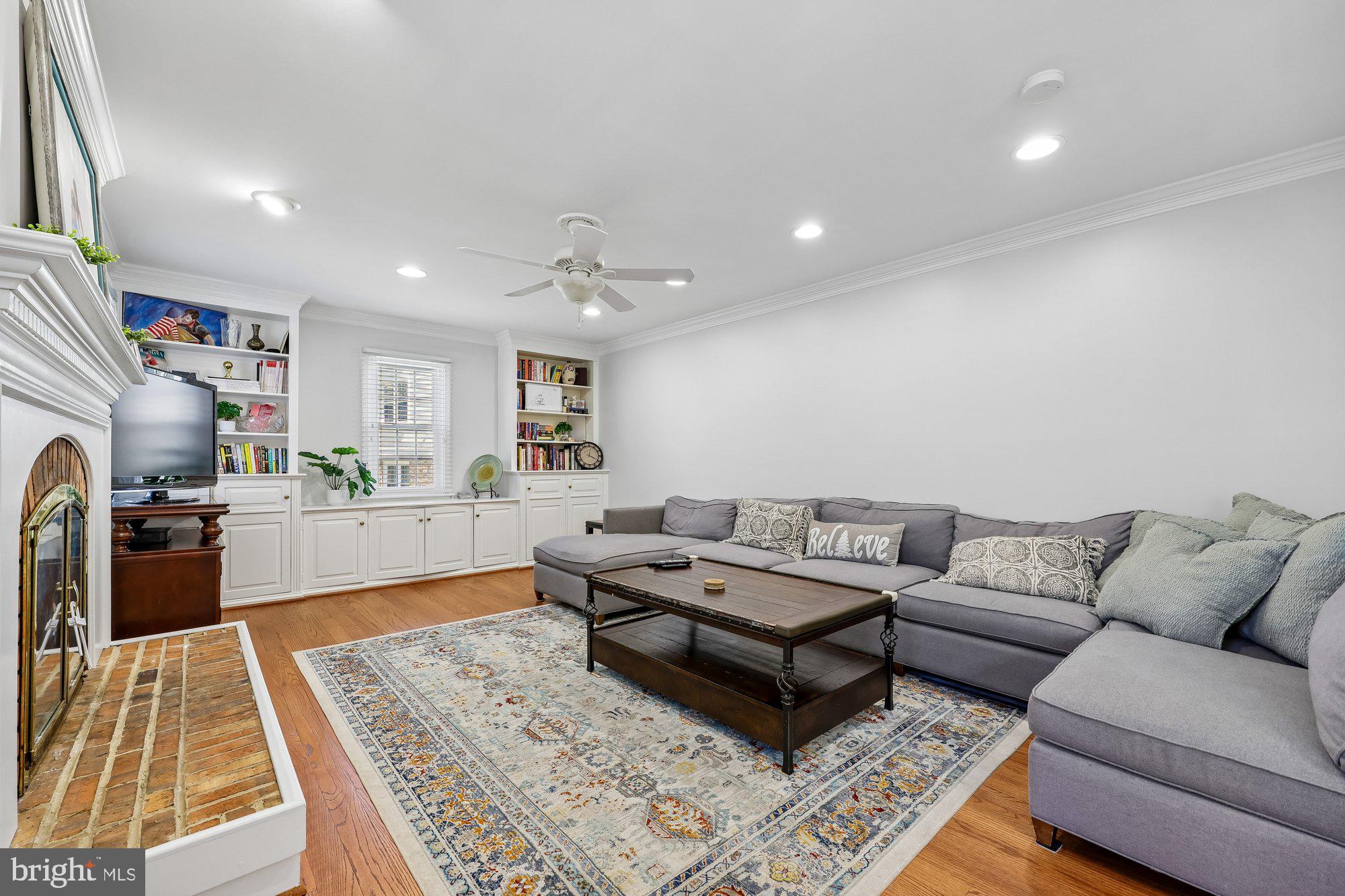 18 Kaywood Court Silver Spring, MD 20905 - Photo 27 of 71 a living room with furniture and a rug
