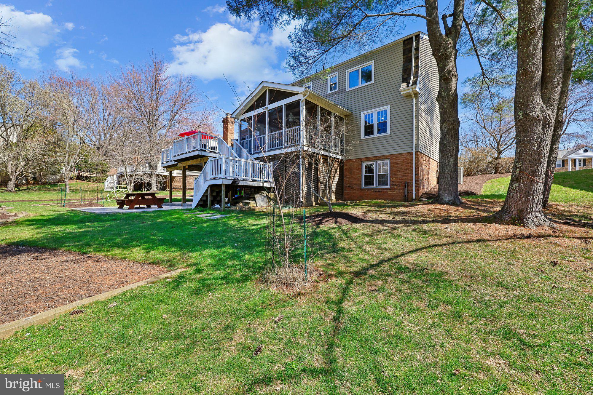 18 Kaywood Court Silver Spring, MD 20905 - Photo 6 of 71 a front view of a house with garden