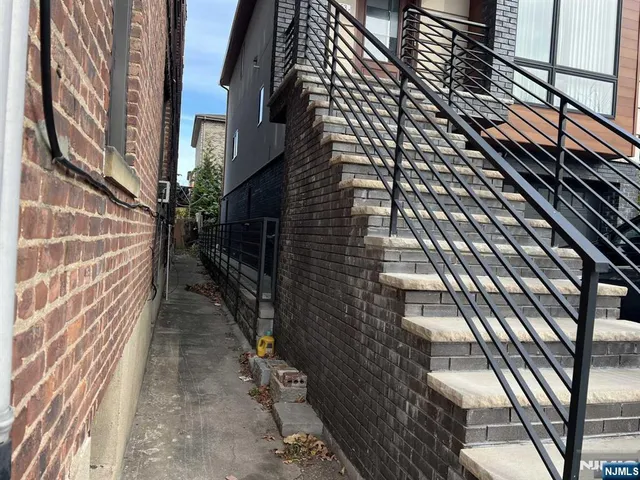 a view of a pathway with a backyard