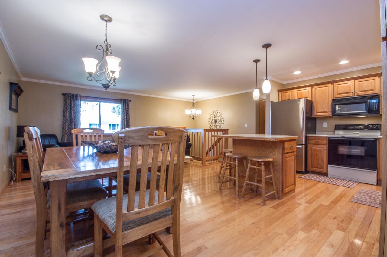 2310 Springreen Drive Dubuque, IA 52002 - Photo 4 of 25 Gallery Image 4