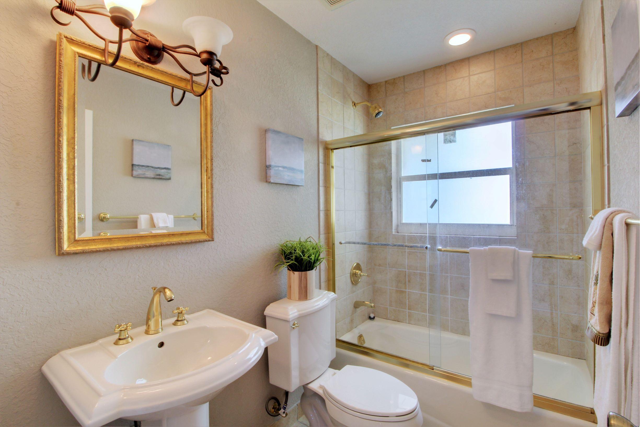 475 Northeast 32nd Street Boca Raton, FL 33431 - Photo 14 of 25 IMG_8983_4_5_Fusion-Interior (2)