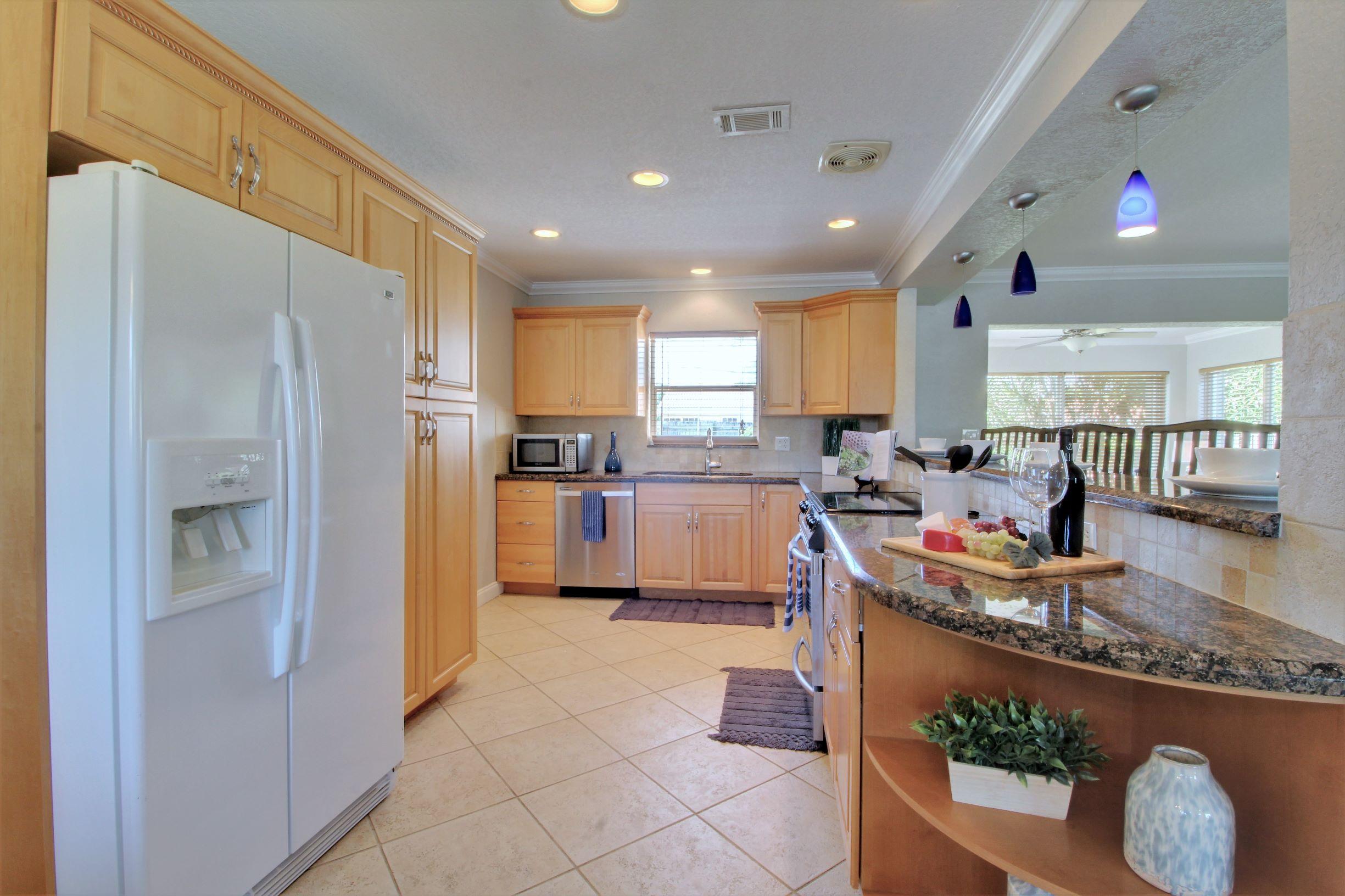 475 Northeast 32nd Street Boca Raton, FL 33431 - Photo 7 of 25 IMG_8962_3_4_Fusion-Interior (2)