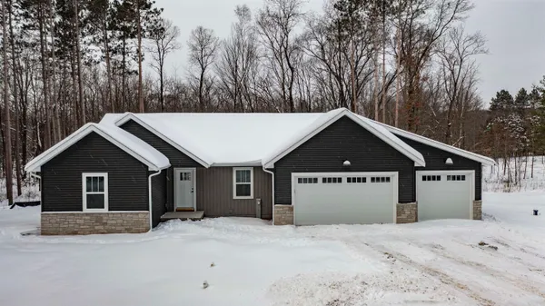 $480,000 | N3405 Covered Bridge Road, Waupaca, WI 54981