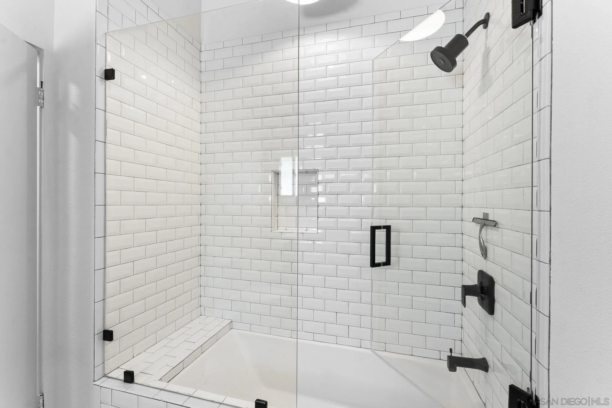 7087 Estrella De Mar Road, Unit D Carlsbad, CA 92009 - Photo 14 of 28