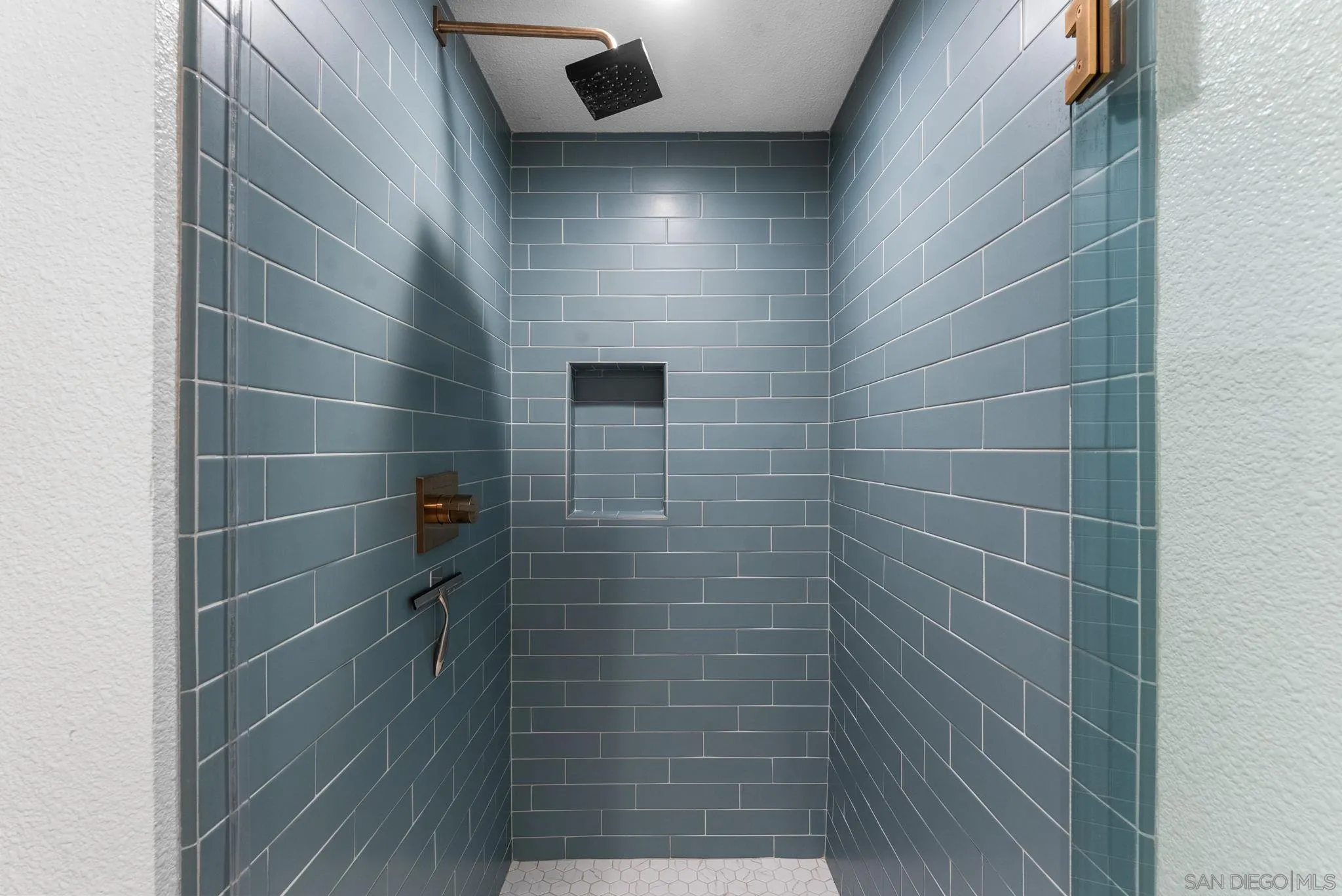 7087 Estrella De Mar Road, Unit D Carlsbad, CA 92009 - Photo 18 of 28