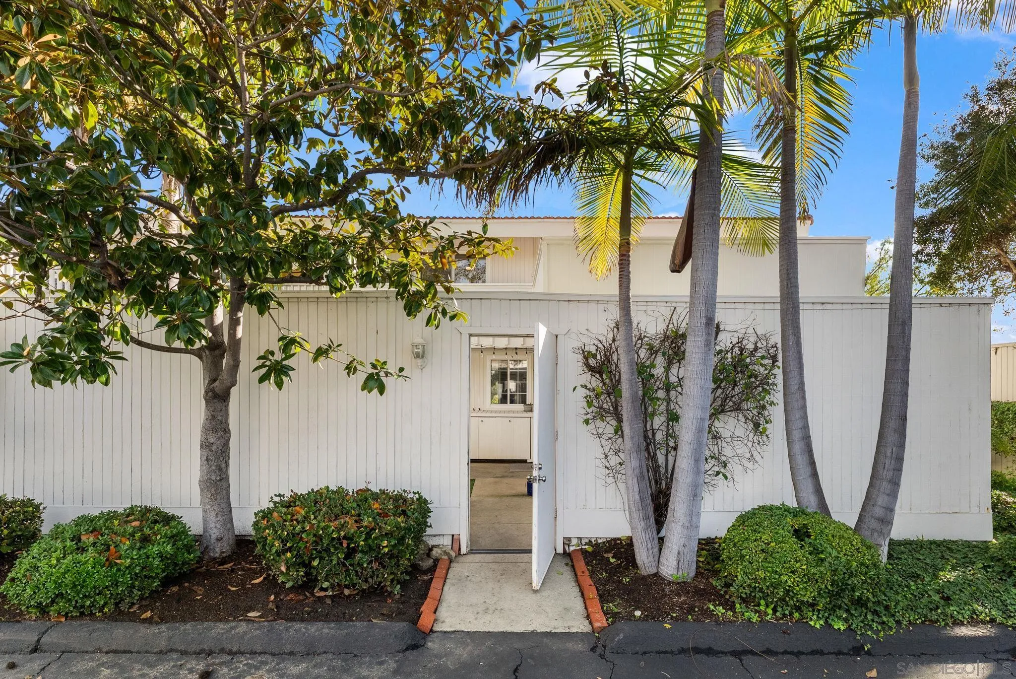 7087 Estrella De Mar Road, Unit D Carlsbad, CA 92009 - Photo 21 of 28