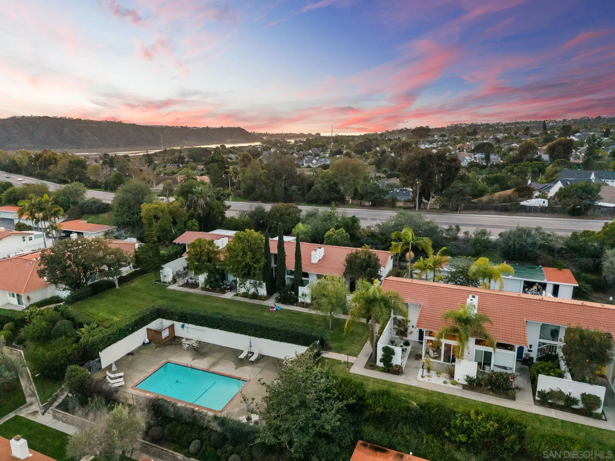 7087 Estrella De Mar Road, Unit D Carlsbad, CA 92009 - Photo 25 of 28
