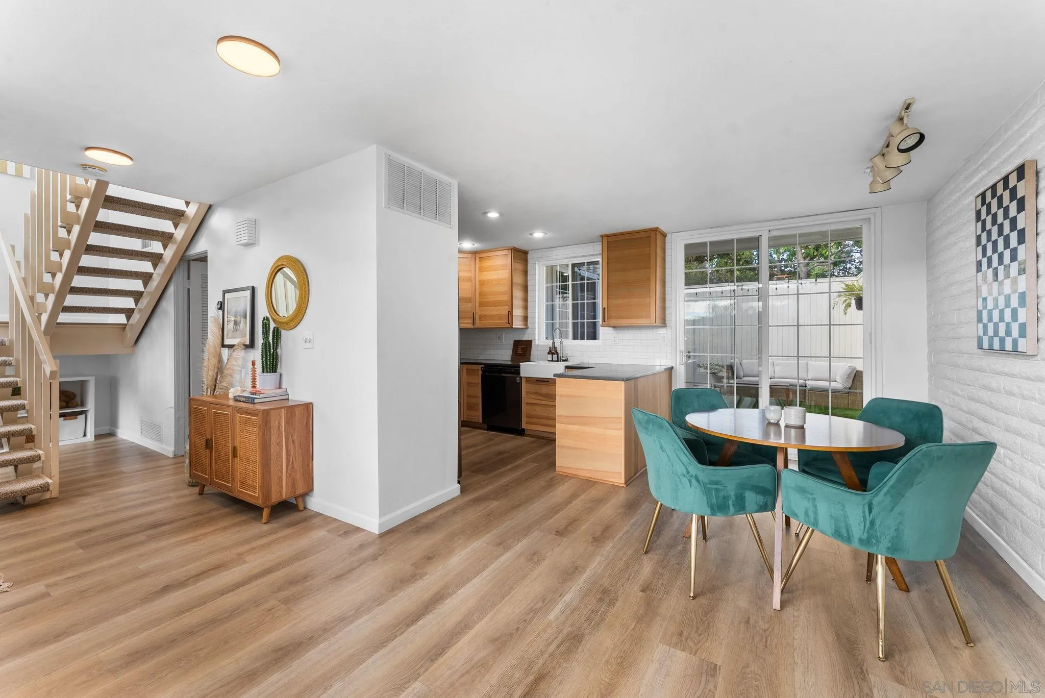 7087 Estrella De Mar Road, Unit D Carlsbad, CA 92009 - Photo 6 of 28