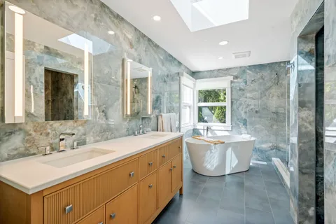 $1,450,000 | 9 Debbie Trail, Hampton Bays, NY 11946