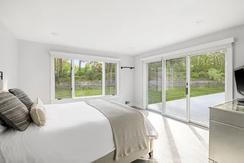 $1,450,000 | 9 Debbie Trail, Hampton Bays, NY 11946