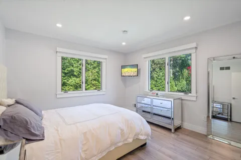 $1,450,000 | 9 Debbie Trail, Hampton Bays, NY 11946