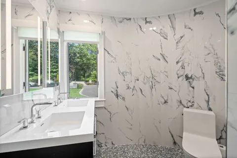 $1,450,000 | 9 Debbie Trail, Hampton Bays, NY 11946