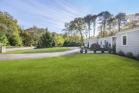 $1,450,000 | 9 Debbie Trail, Hampton Bays, NY 11946