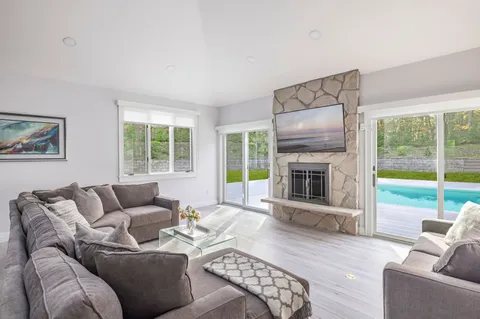 $1,450,000 | 9 Debbie Trail, Hampton Bays, NY 11946