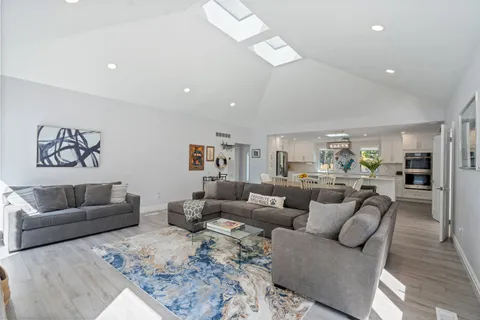 $1,450,000 | 9 Debbie Trail, Hampton Bays, NY 11946