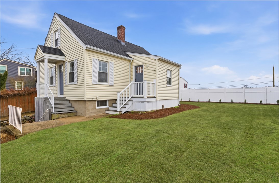 377 England Street Cumberland, RI 02864 - Photo 4 of 37