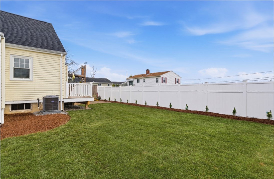 377 England Street Cumberland, RI 02864 - Photo 5 of 37