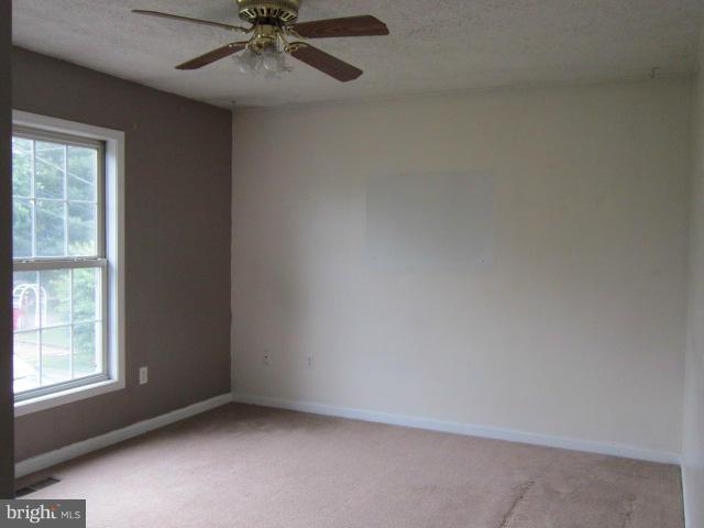 404 Lee Street Ranson, WV 25438 - Photo 12 of 23 Living Room