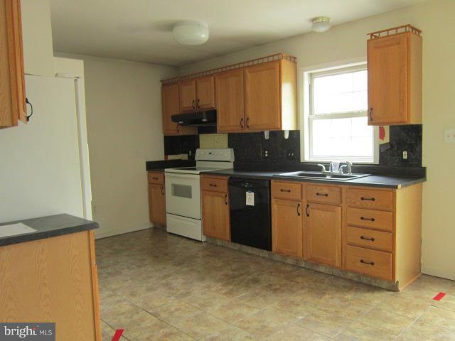 404 Lee Street Ranson, WV 25438 - Photo 5 of 23 Kitchen
