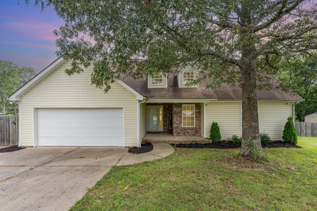 $388,900 | 309 Sunnycrest Drive, Murfreesboro, TN 37129