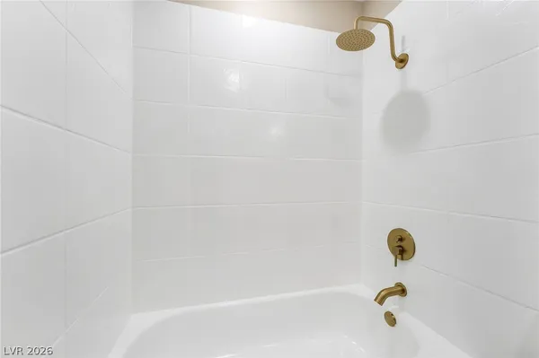 $2,000 | 517 Longtree Avenue, Henderson, NV 89011