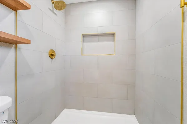 $2,000 | 517 Longtree Avenue, Henderson, NV 89011