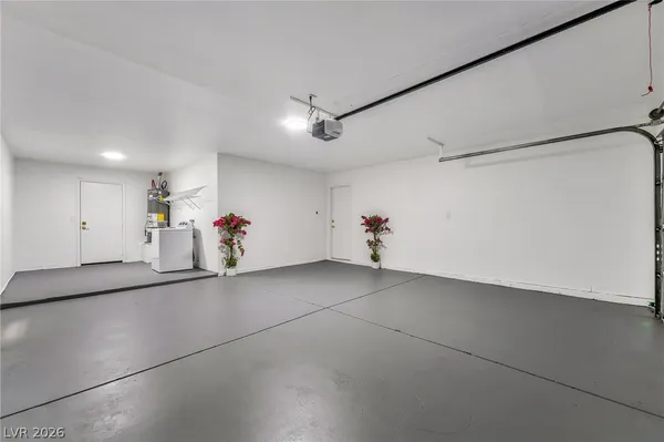 $2,000 | 517 Longtree Avenue, Henderson, NV 89011