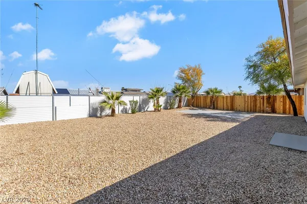 $2,000 | 517 Longtree Avenue, Henderson, NV 89011