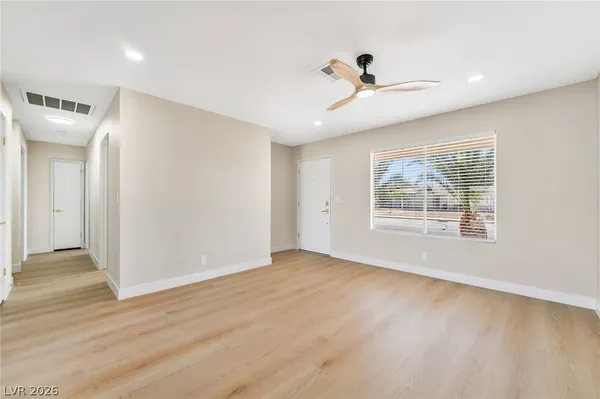 $2,000 | 517 Longtree Avenue, Henderson, NV 89011