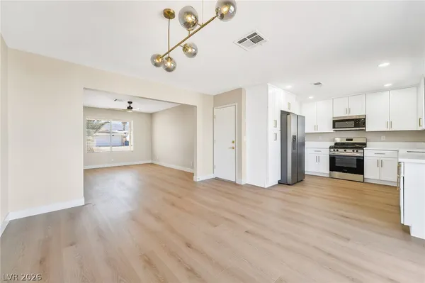 $2,000 | 517 Longtree Avenue, Henderson, NV 89011