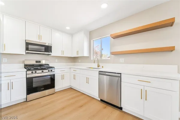 $2,000 | 517 Longtree Avenue, Henderson, NV 89011