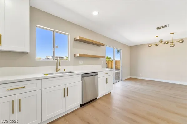 $2,000 | 517 Longtree Avenue, Henderson, NV 89011