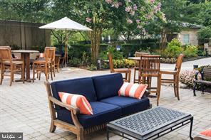 5 Park Place, Unit 425 Annapolis, MD 21401 - Photo 20 of 28 a outdoor view with a sitting space