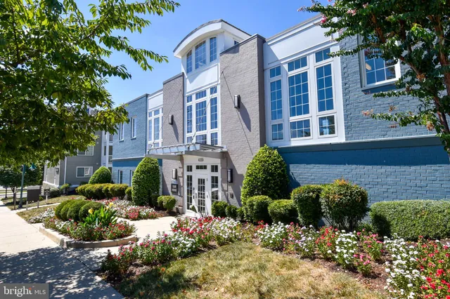 $379,000 | 4127 South Four Mile Run Drive, Unit 304, Arlington, VA 22204