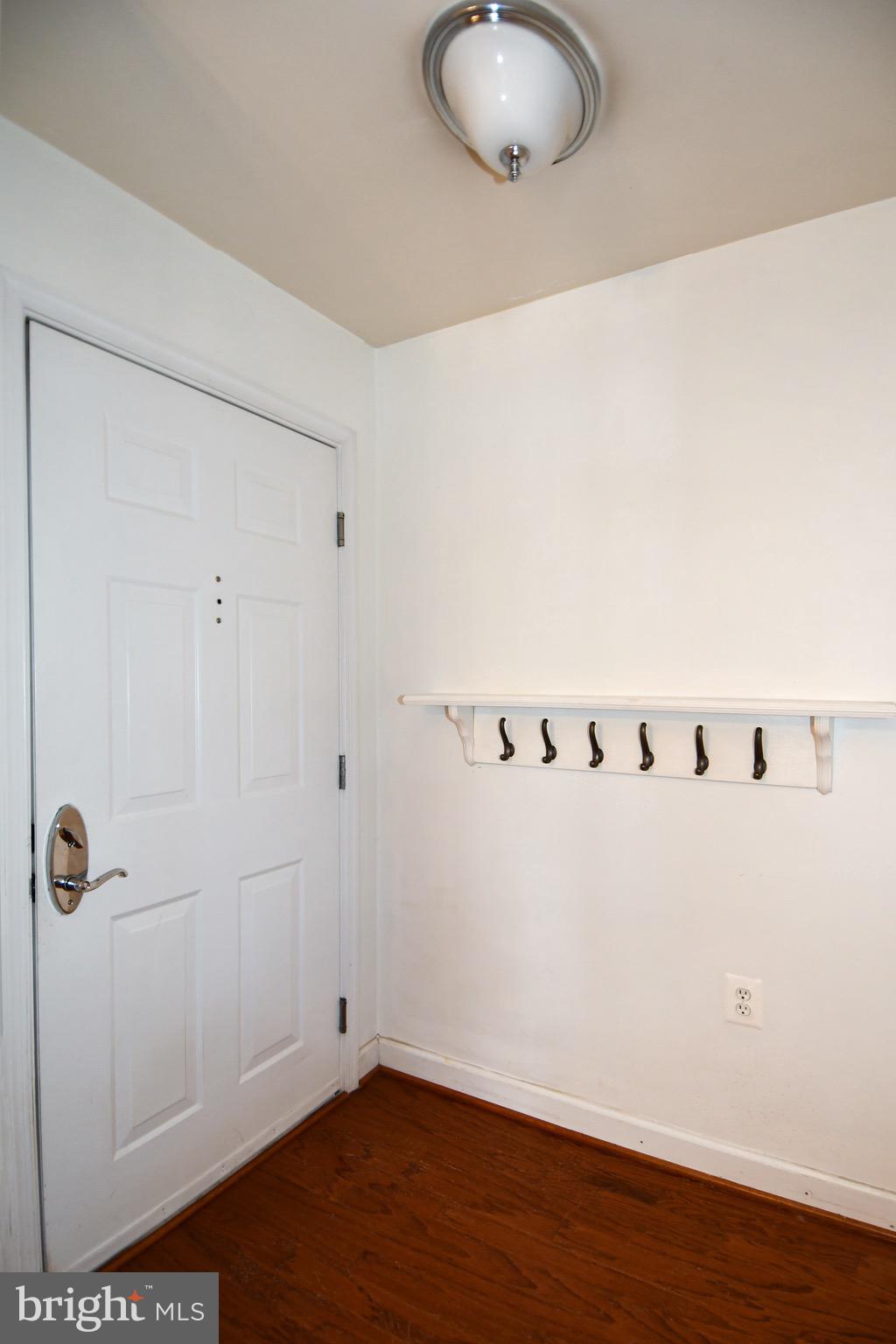 4127 South Four Mile Run Drive, Unit 304 Arlington, VA 22204 - Photo 4 of 44 a view of an empty room