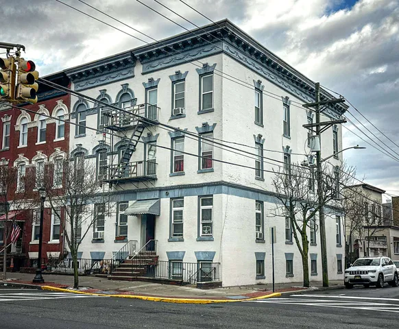 $1,300 | 2315-2317 New York Avenue, Unit C4, Union City, NJ 07087