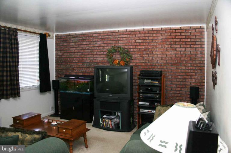417 Highmeadow Road Reisterstown, MD 21136 - Photo 6 of 22 Living Room