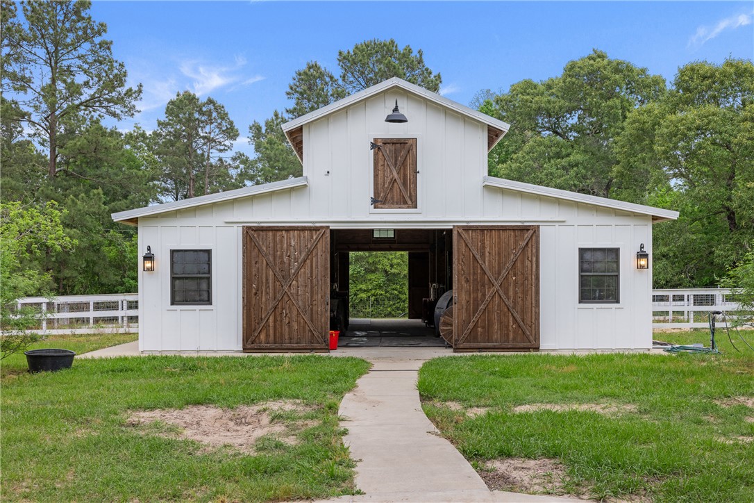 2092 Farm To Market 1486 Anderson, TX 77830 - Photo 2 of 42 a front view of a house with a yard and garage