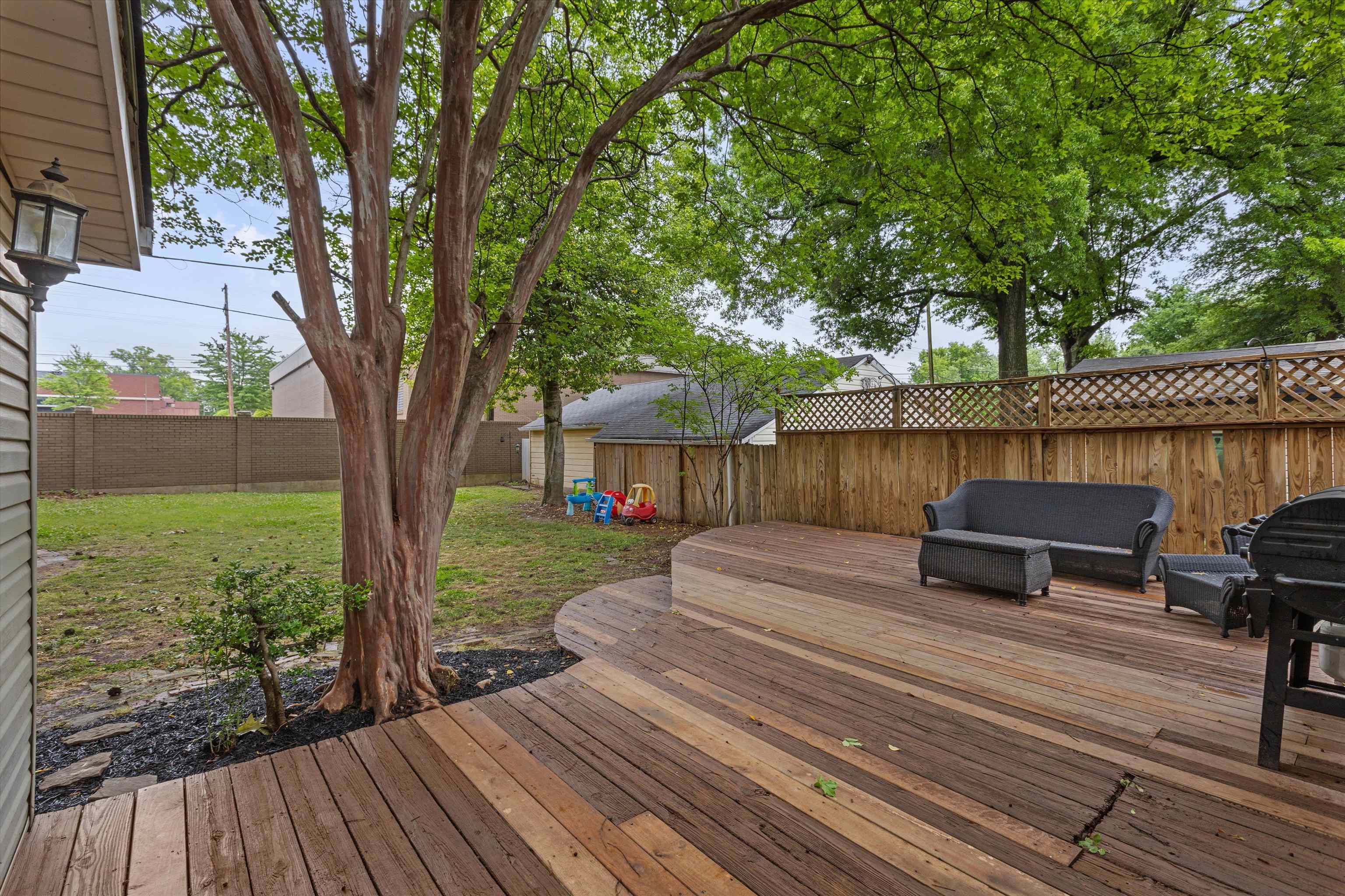 100 South Greer Street Memphis, TN 38111 - Photo 21 of 26 a view of a backyard with couches plants and large tree