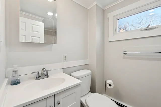 $2,100 | 57 Congress Street, Unit 2, Rochester, NH 03867