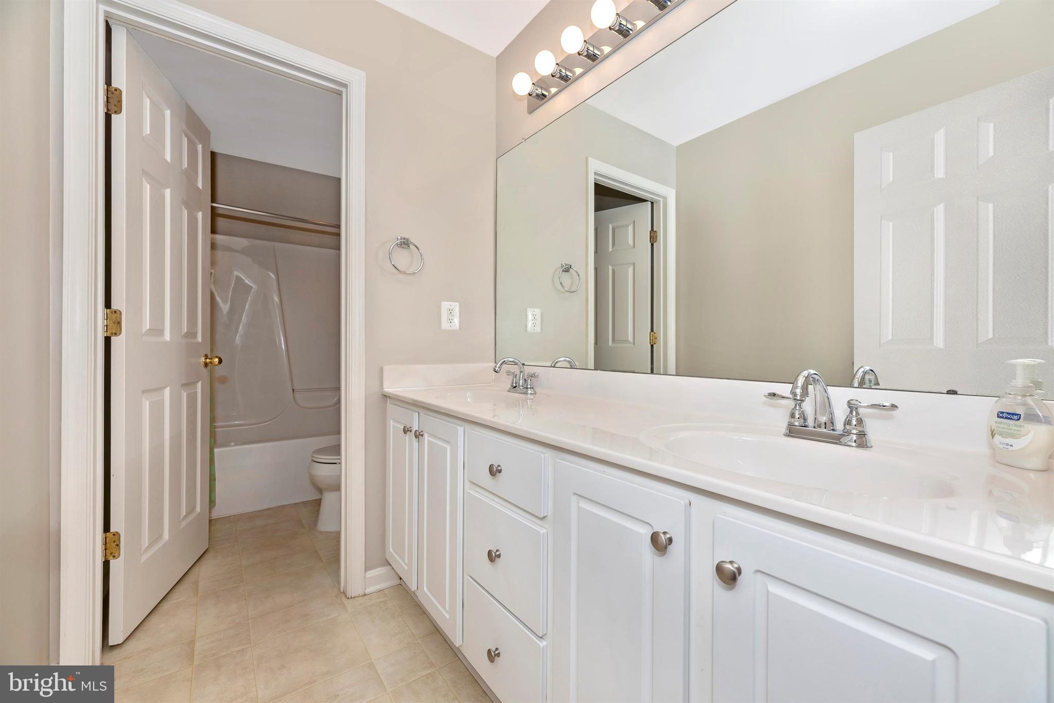 1711 Canal Run Drive Point of Rocks, MD 21777 - Photo 50 of 91 2nd floor full bathroom