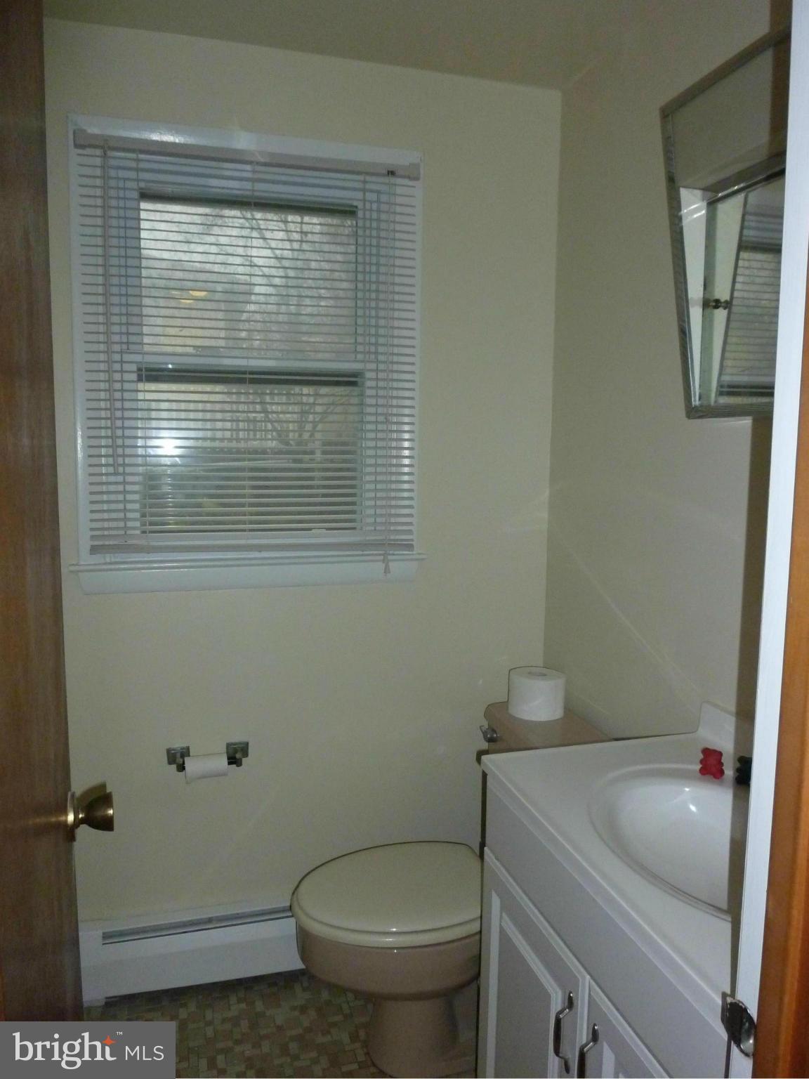 3654 Hineline Road Baltimore, MD 21229 - Photo 10 of 25 Bath