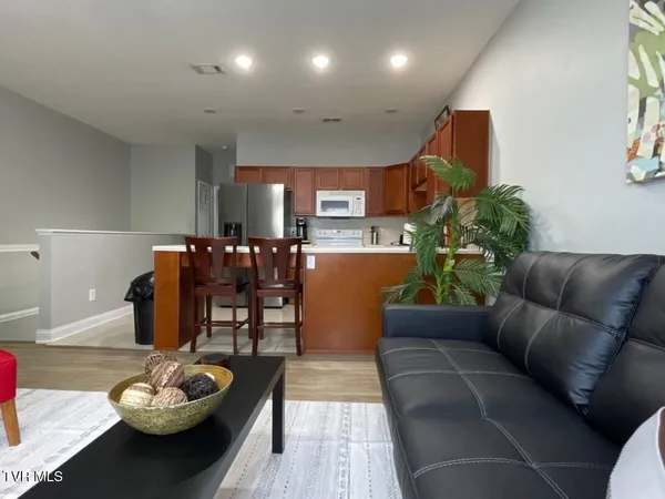 $2,500 | 169 East Grande Avenue, Unit 300, Johnson City, TN 37601