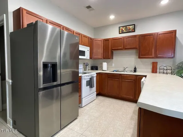 $2,500 | 169 East Grande Avenue, Unit 300, Johnson City, TN 37601