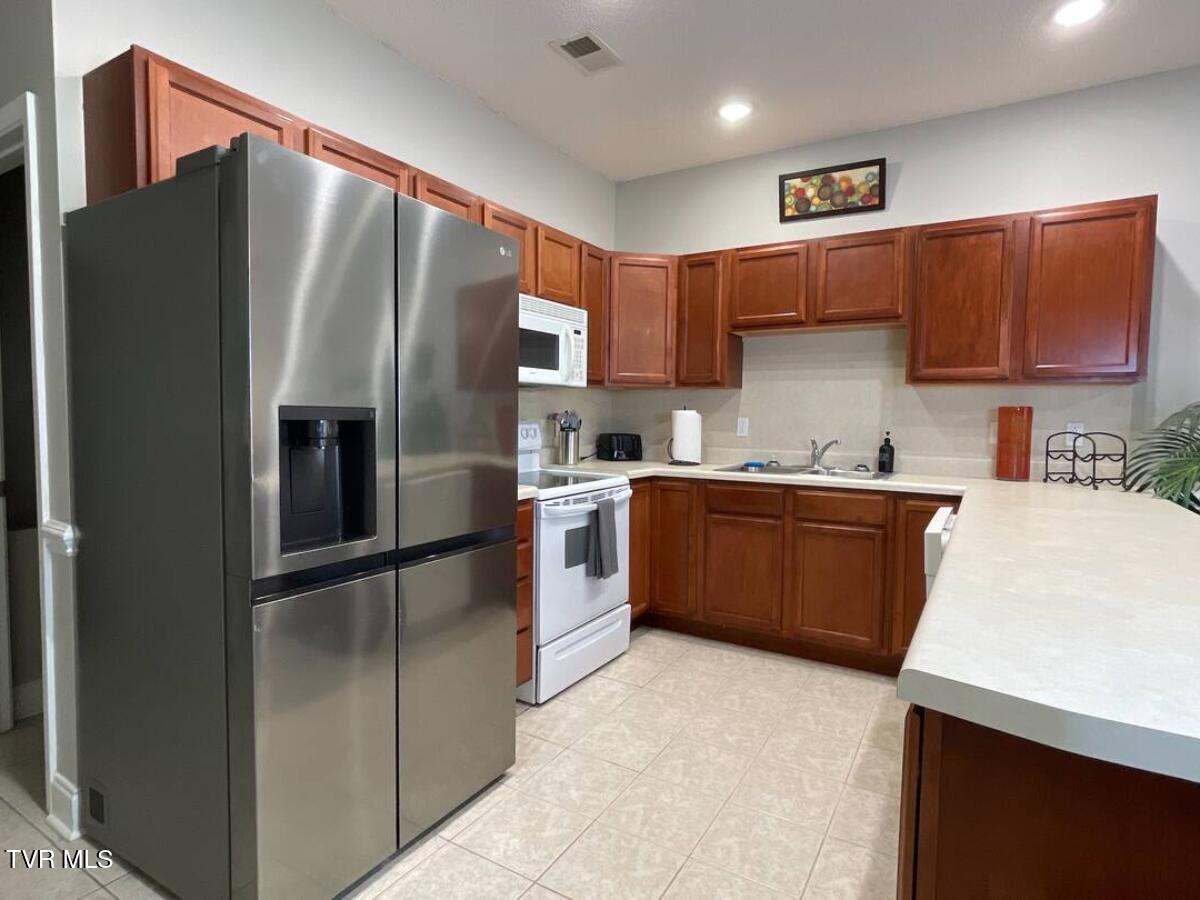 169 East Grande Avenue, Unit 300 Johnson City, TN 37601 - Photo 14 of 27 14